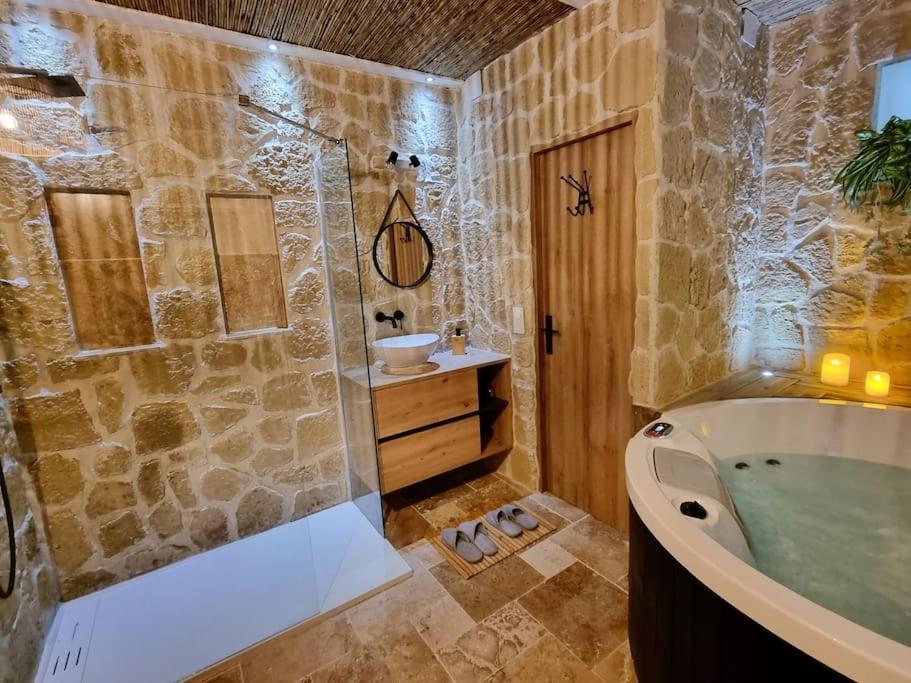 Les Spas De La Mer, Suite & Spa, Love Room, Plein Coeur Du Grau Le Grau-du-Roi Extérieur photo